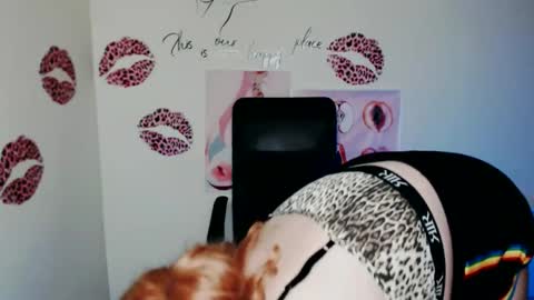 Snapshot of redhotqueen1 chatting on 06.11.26 Rina online show from 06.11.26