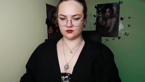Snapshot of redhotqueen1 chatting on 07.05.26 Rina online show from 07.05.26