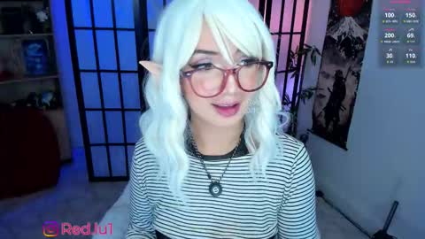 Lu Independiet model online show from 10.21.25