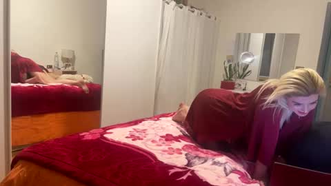 redridinghood96 online show from 12.22.25