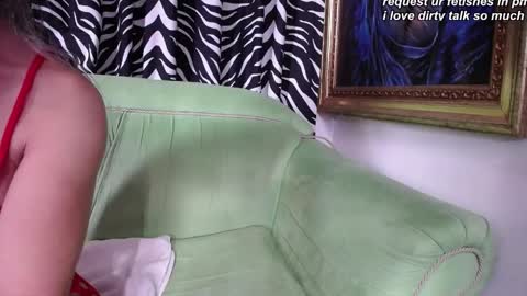 Snapshot of redroomxx chatting on 05.30.26 MIA online show from 05.30.26