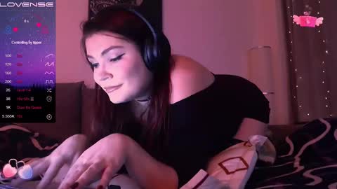 Snapshot of redyari chatting on 12.13.24 Red online show from 12.13.24