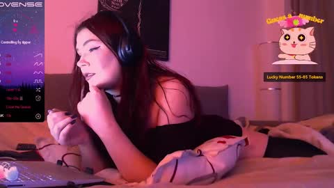 Snapshot of redyari chatting on 03.01.25 Red online show from 03.01.25