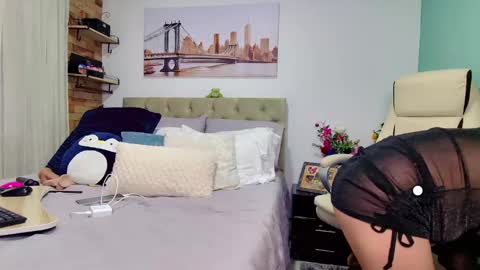 Snapshot of reese_yanella chatting on 02.24.25 Yanella online show from 02.24.25