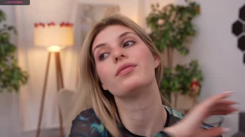 JessyinCherri yang online show from 01.18.25