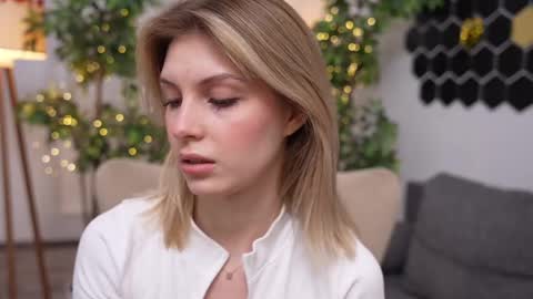 JessyinCherri yang online show from 02.22.25