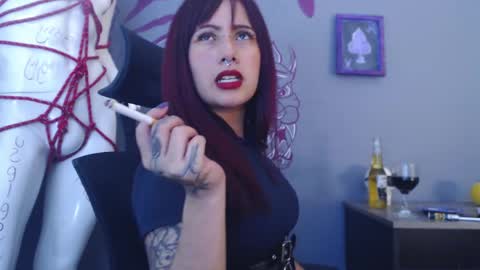 Snapshot of regina_iris chatting on 04.18.26 Regina online show from 04.18.26