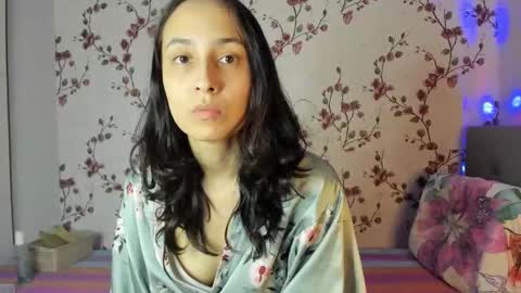 Snapshot of reginamoon12 chatting on 12.21.25 Alisa online show from 12.21.25