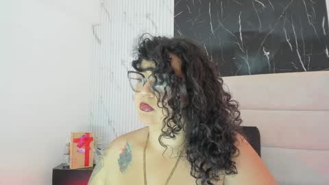 reginavegaa online show from 04.04.26