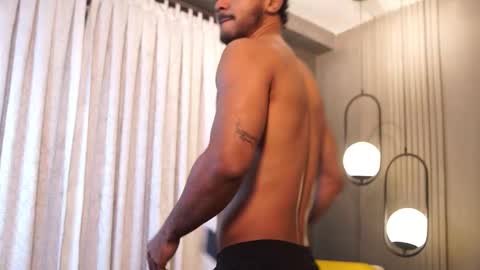 Snapshot of reik_von chatting on 02.17.26 Reik online show from 02.17.26