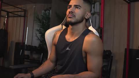 Snapshot of reik_von chatting on 02.25.26 Reik online show from 02.25.26