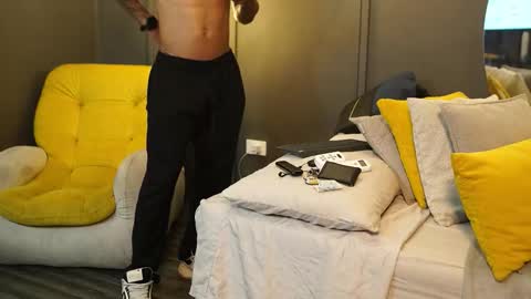 Snapshot of reik_von chatting on 03.17.26 Reik online show from 03.17.26