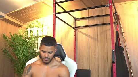 Snapshot of reik_von chatting on 03.18.26 Reik online show from 03.18.26