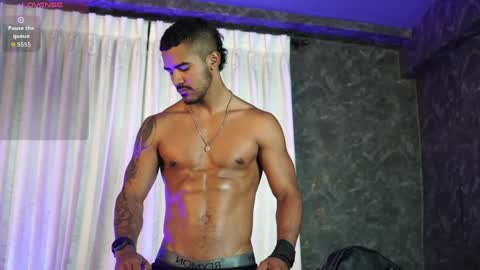 Snapshot of reik_von chatting on 05.27.26 Reik online show from 05.27.26