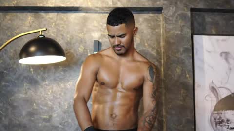 Snapshot of reik_von chatting on 05.30.26 Reik online show from 05.30.26