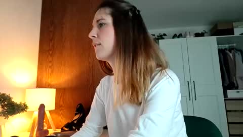 Snapshot of reileyfoxx chatting on 04.16.26 Reiley online show from 04.16.26