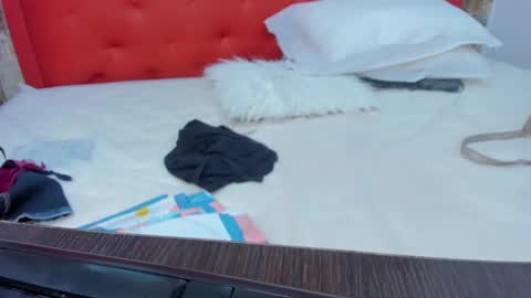 Snapshot of reina_loren chatting on 12.23.24 reina_loren online show from 12.23.24