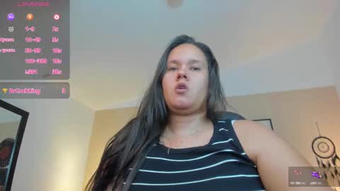 Snapshot of reina_loren chatting on 09.18.25 reina_loren online show from 09.18.25