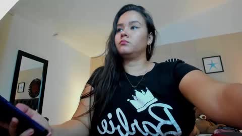 Snapshot of reina_loren chatting on 09.23.25 reina_loren online show from 09.23.25