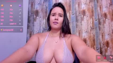 Snapshot of reina_loren chatting on 10.25.25 reina_loren online show from 10.25.25