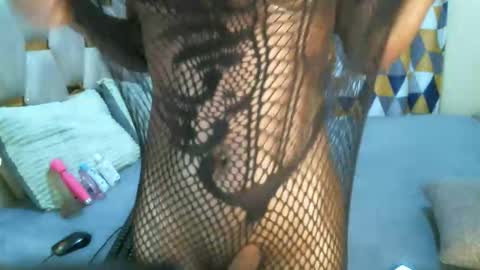 Snapshot of remmyqueen chatting on 05.27.26 remmyqueen online show from 05.27.26