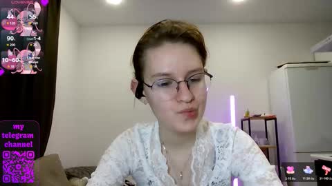 Snapshot of renaeblaski chatting on 03.17.26 Claire online show from 03.17.26