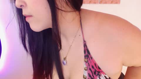 Snapshot of renata_ruiz chatting on 01.19.25    online show from 01.19.25