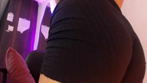 Snapshot of renata_ruiz chatting on 01.30.25    online show from 01.30.25