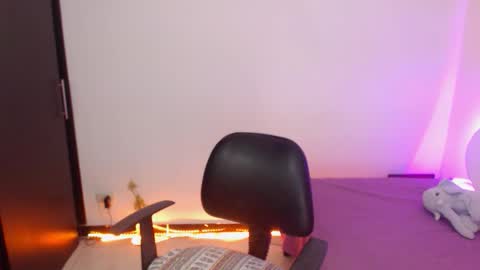 Snapshot of renata_ruiz chatting on 10.17.25    online show from 10.17.25