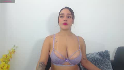 Snapshot of renatabrownn28 chatting on 04.17.26 renatabrownn28 online show from 04.17.26
