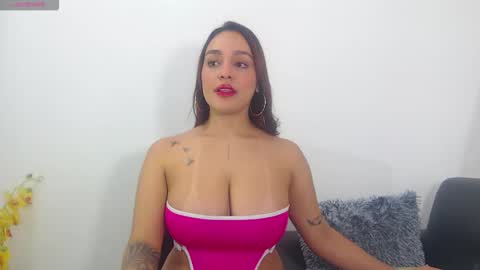 Snapshot of renatabrownn28 chatting on 04.19.26 renatabrownn28 online show from 04.19.26
