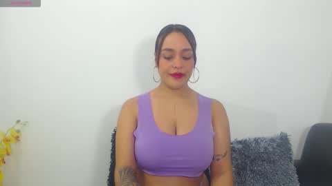 Snapshot of renatabrownn28 chatting on 04.21.26 renatabrownn28 online show from 04.21.26