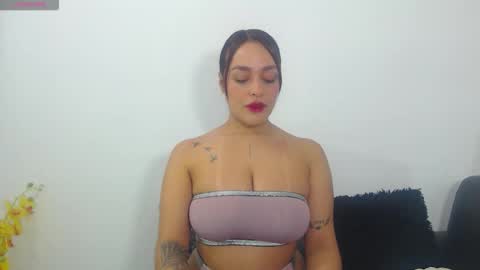 Snapshot of renatabrownn28 chatting on 04.25.26 renatabrownn28 online show from 04.25.26