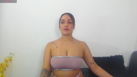 Snapshot of renatabrownn28 chatting on 04.25.26 renatabrownn28 online show from 04.25.26