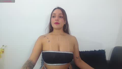 Snapshot of renatabrownn28 chatting on 05.01.26 renatabrownn28 online show from 05.01.26