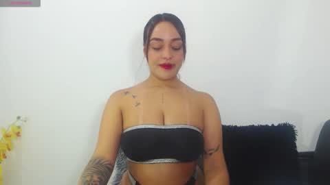 Snapshot of renatabrownn28 chatting on 05.13.26 renatabrownn28 online show from 05.13.26