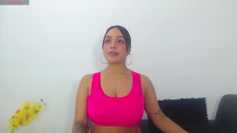 Snapshot of renatabrownn28 chatting on 05.28.26 renatabrownn28 online show from 05.28.26