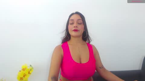 Snapshot of renatabrownn28 chatting on 06.19.26 renatabrownn28 online show from 06.19.26