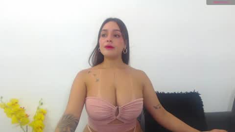 Snapshot of renatabrownn28 chatting on 06.25.26 renatabrownn28 online show from 06.25.26