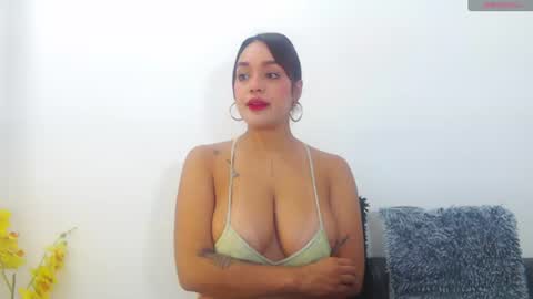 Snapshot of renatabrownn28 chatting on 07.17.26 renatabrownn28 online show from 07.17.26