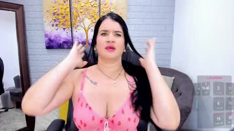 Snapshot of renataruiz_rr chatting on 04.25.26 online show from 04.25.26