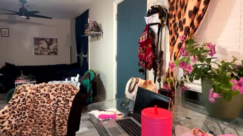 Snapshot of rene_heartz99 chatting on 12.08.24 Naughty closet slut here to suck all your friends off  online show from 12.08.24