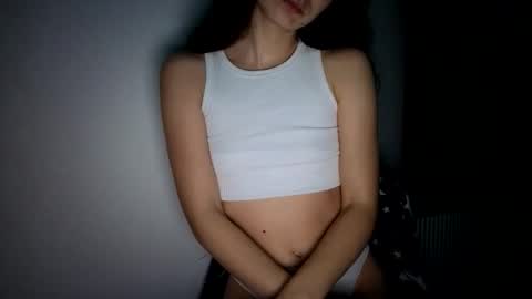 Snapshot of renee_loah chatting on 11.05.25 renee_loah online show from 11.05.25