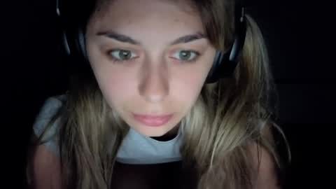 Snapshot of renee_loah chatting on 05.13.26 renee_loah online show from 05.13.26