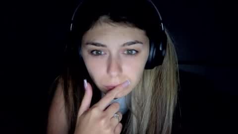 Snapshot of renee_loah chatting on 06.01.26 renee_loah online show from 06.01.26