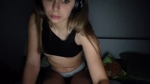 Snapshot of renee_loah chatting on 06.02.26 renee_loah online show from 06.02.26