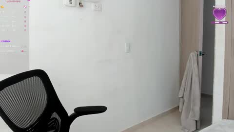 Snapshot of renell_aiston chatting on 01.16.25 RENELL online show from 01.16.25