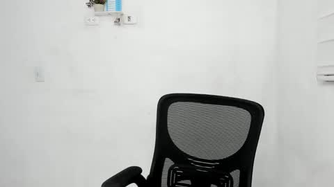 Snapshot of renell_aiston chatting on 01.19.25 RENELL online show from 01.19.25