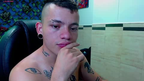 Snapshot of rennesanti chatting on 01.12.25 R E N E online show from 01.12.25