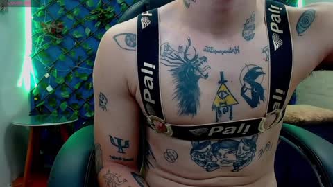 Snapshot of rennesanti chatting on 01.21.25 R E N E online show from 01.21.25